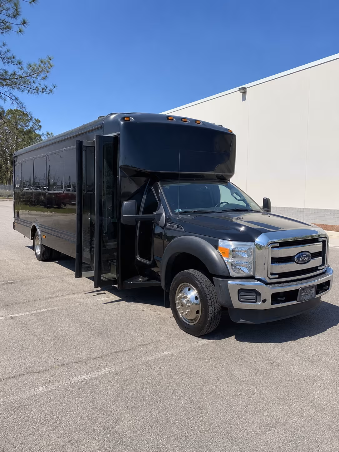 Elizabeth Birthday, Sweet 16, & Quinceañera Party Bus Rentals